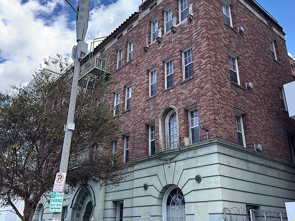 3rd image of 610 S Kenmore Ave APT 410