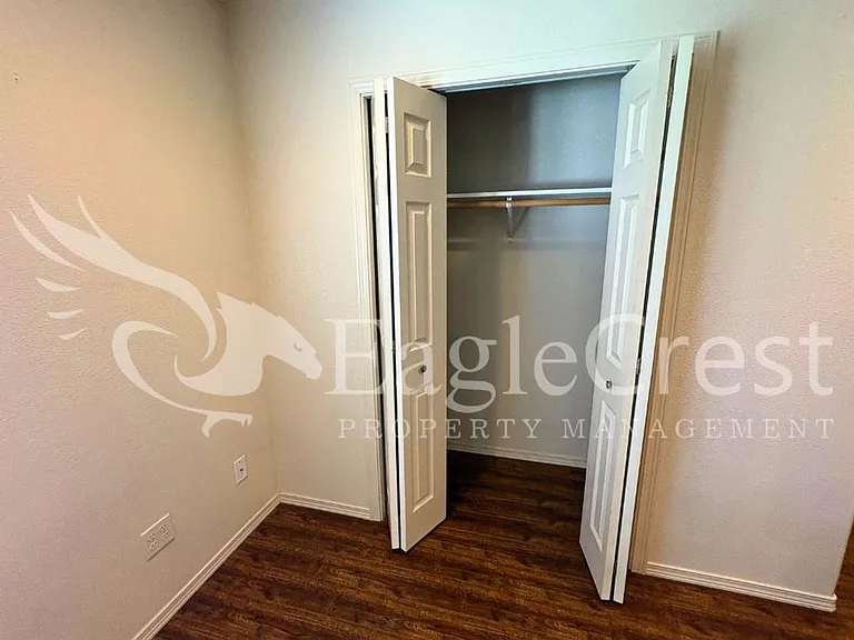 216 N Park St — Photo 39