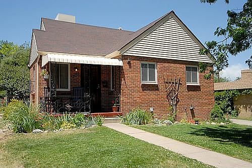 1st image of 1339 Roslyn St