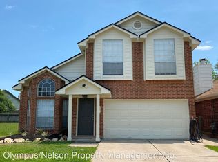 107 Cacao St, Lake Jackson, TX 77566