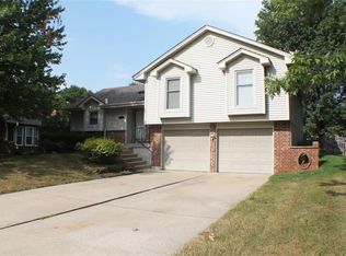 1712 SE Silkwood Ln, Lees Summit, MO 64063