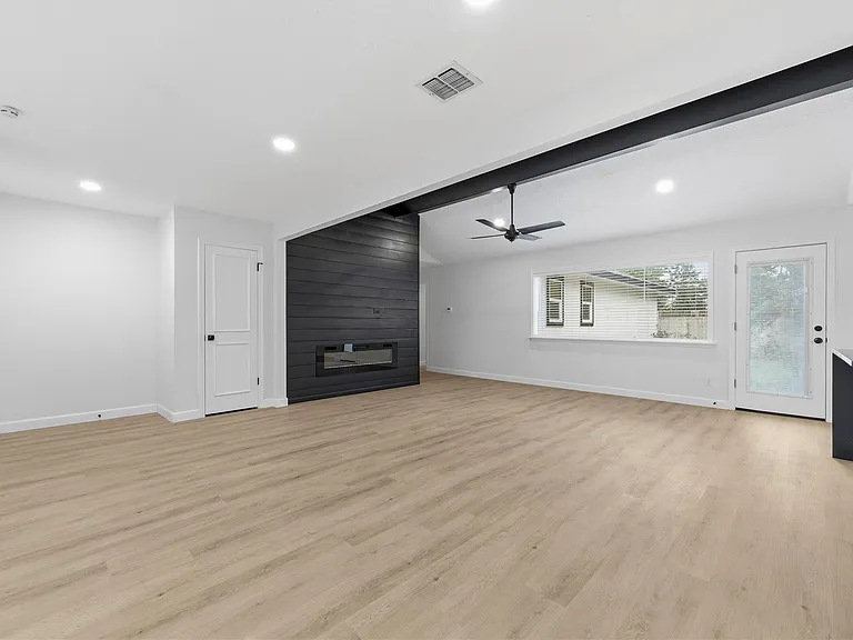 9607 Kemp Forest Dr — Photo 5
