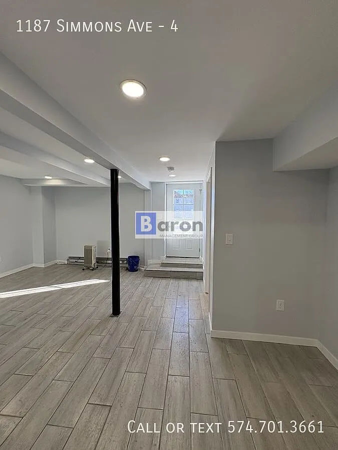 1187 Simmons — Photo 3