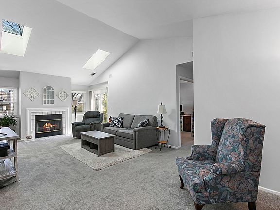 4th image of 2870 Meadow Ln