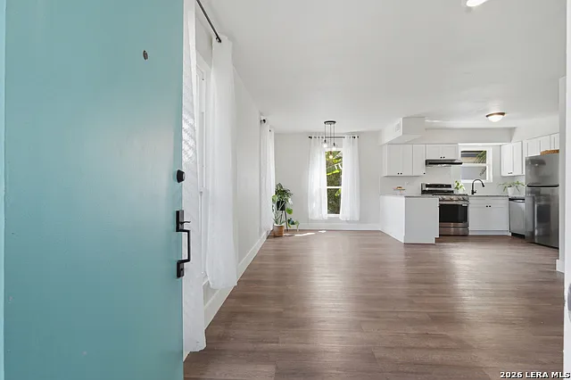 3 bed, 1.0 bath, 1186 sqft, $1,500 — Photo 4
