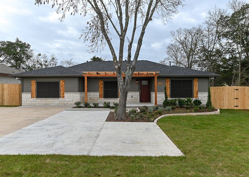 1st image of 909 S Coulter Dr
