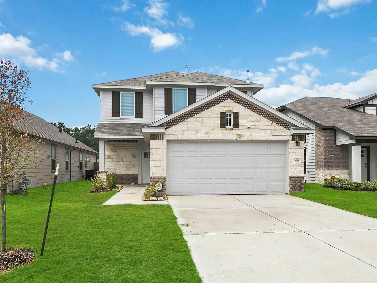 5 bed, 2.5 bath, 2362 sqft, $2,450 — Photo 1