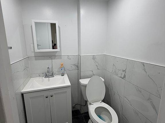 5th image of 157 S Harrison St APT B1