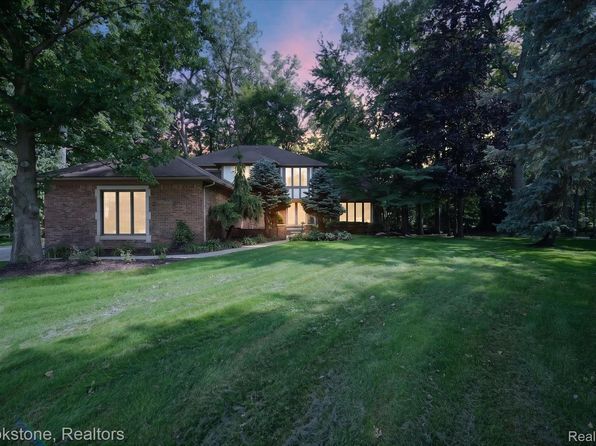 11390 Silverlake Ct