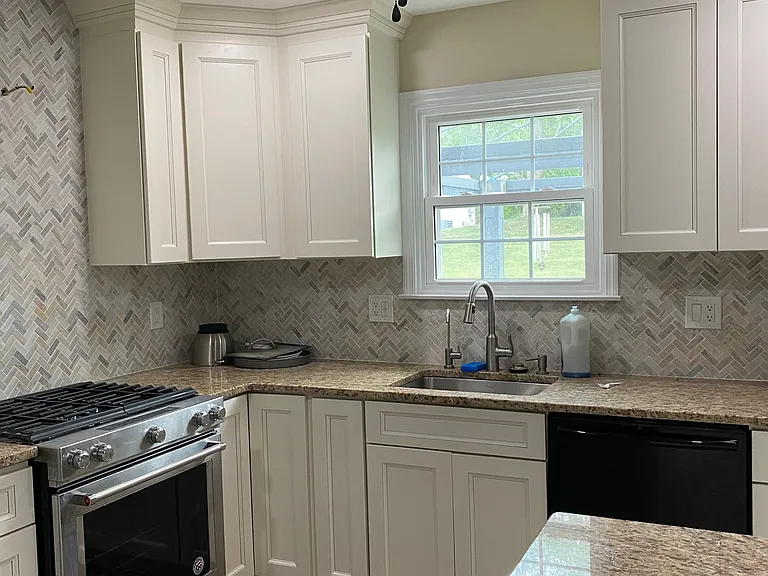 70 Wintergreen Ave E — Photo 4