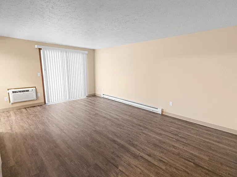 Lyons Court Apartments — Photo 3