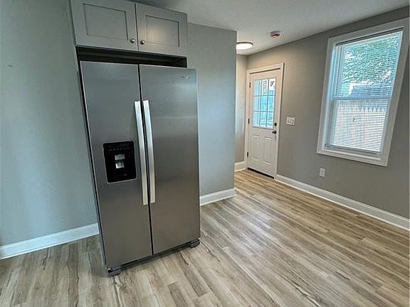 2nd image of 714 Dyer Ave #712