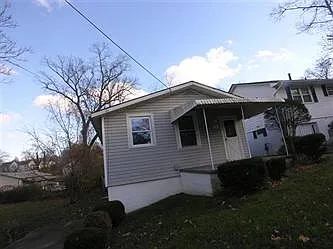 112 Sycamore St photo 1