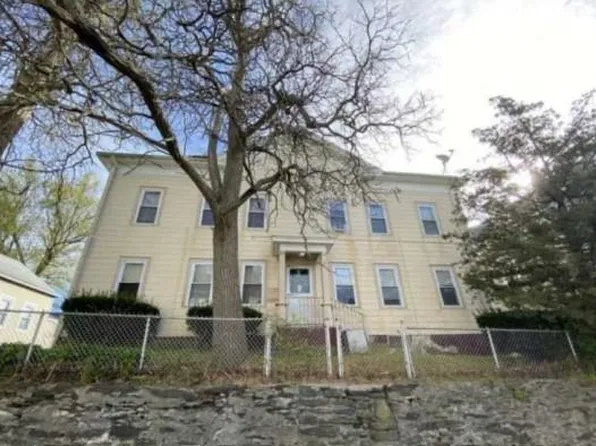 135 Cato St, Woonsocket, RI 02895