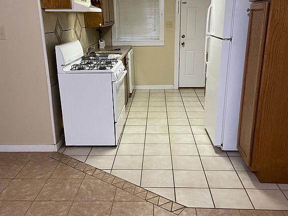 2nd image of 715 Martinsville St