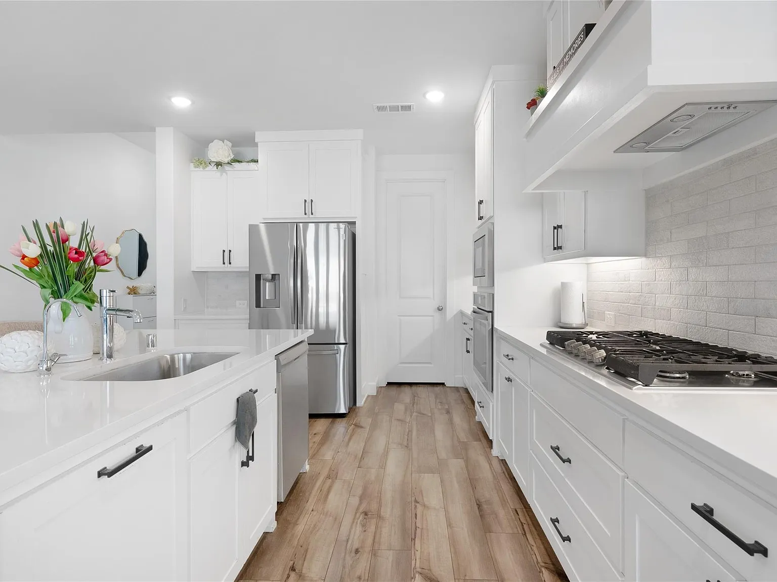 5 bed, 5.5 bath, 3445 sqft, $3,800 — Photo 4