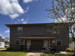 221 10th Ave APT 3, Eau Claire, WI 54703