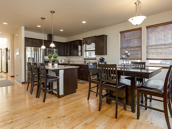 4th image of 1543 SW Downfield Way