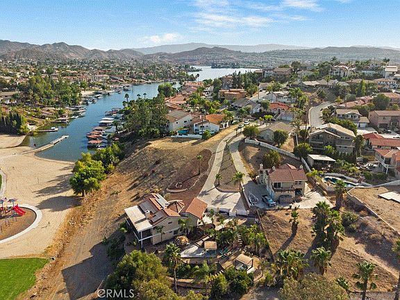 4th image of 22032 San Joaquin Dr W