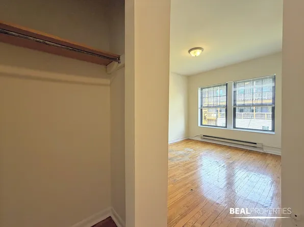 654 W Cornelia Ave #4, Chicago, IL 60657