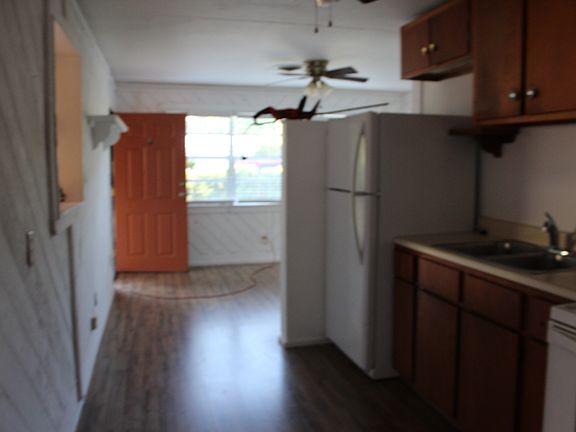 3rd image of 170 Laurie Dr