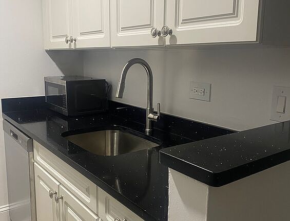 5th image of 50 W 34th St APT 3A10