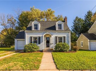 61 Rochford Ave, Hamden, CT 06514