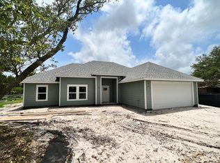 108 S Sierra Woods Dr, Rockport, TX 78381