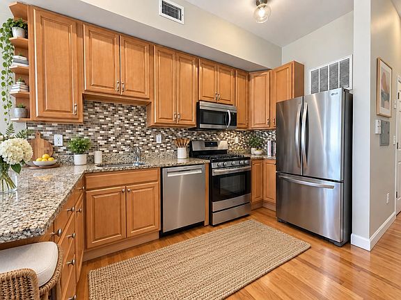 3rd image of 703 Park Ave APT 9