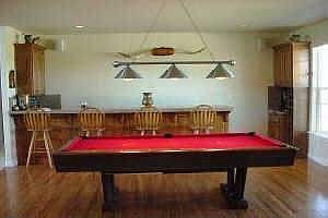 BAR/GAME ROOM