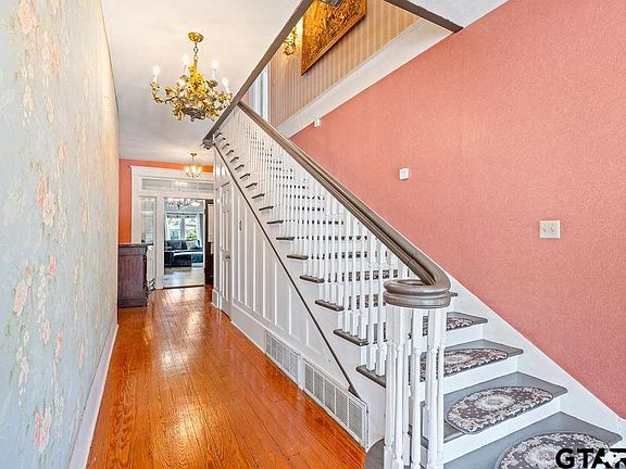 4th image of 218 N Texas St