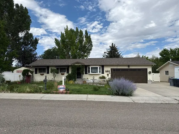 295 Stage Pl, Green River, WY 82935