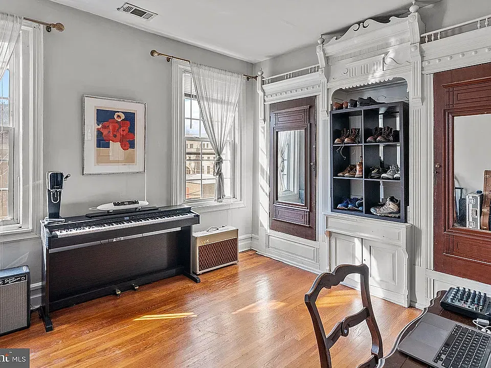 2 bed, 1100 sqft, $2,100 — Photo 3