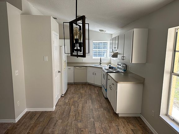 2nd image of 40156 Oakridge Dr