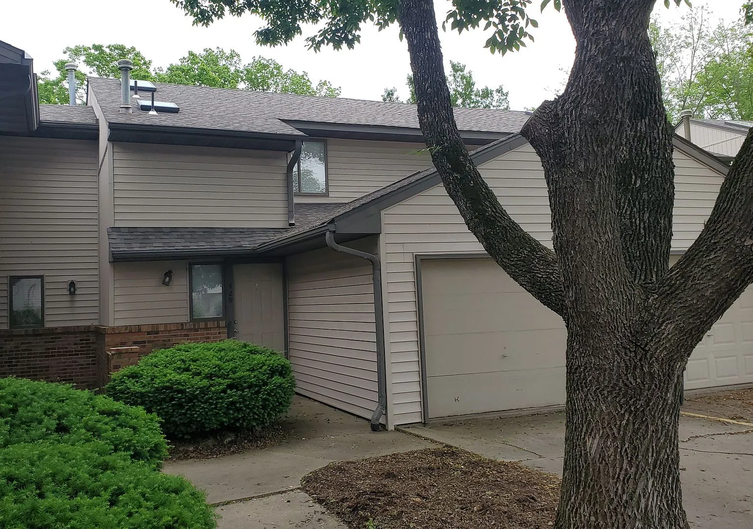 4 bd, 3.5 ba Foxfire condo, just south of MU campus, w/d, 1 car garage, near Green Meadows and Pr... — Photo 1