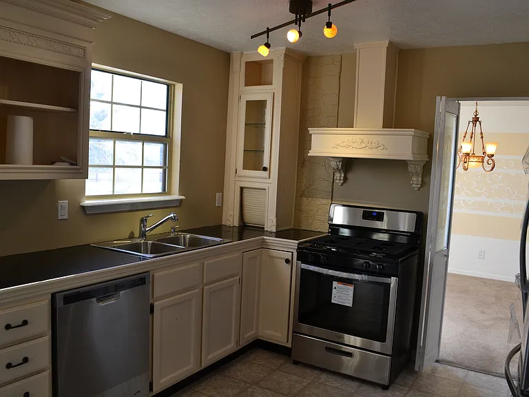 8515 Pine Tree Blvd — Photo 4