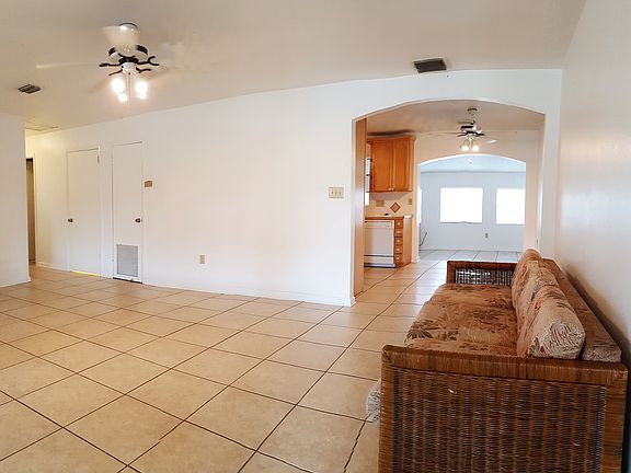 4th image of 1403 Arrowsmith Ave #2