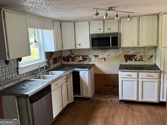 5th image of 2495 Graham Rd