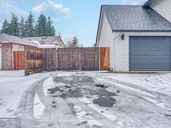 2nd image of 14502 NE 31st St