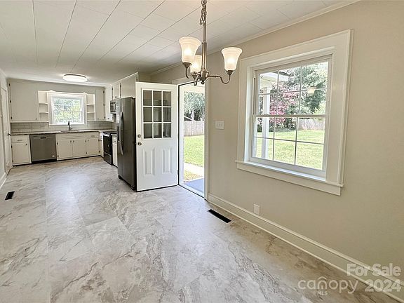3rd image of 604 S Dale Ave