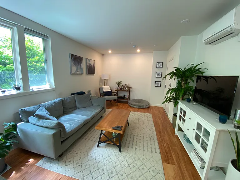 2351 Franklin Ave E #101 — Photo 4