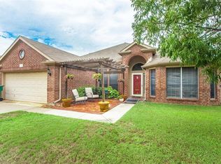 312 Waterford Oak Dr, Lake Dallas, TX 75065