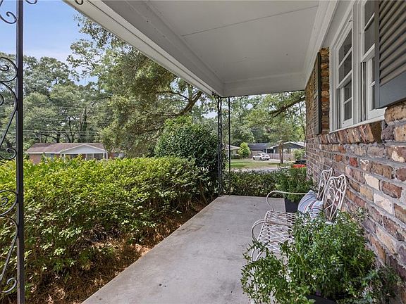 5th image of 150 Cosgrove Dr