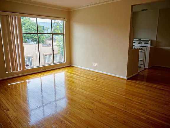 3rd image of 1254 N Mansfield Ave APT 6