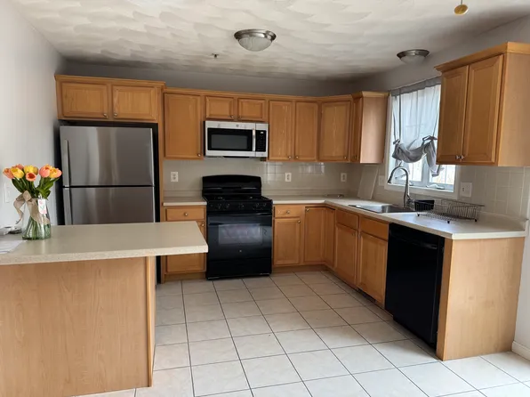 933 Varnum Ave Unit 3, Lowell, MA 01854