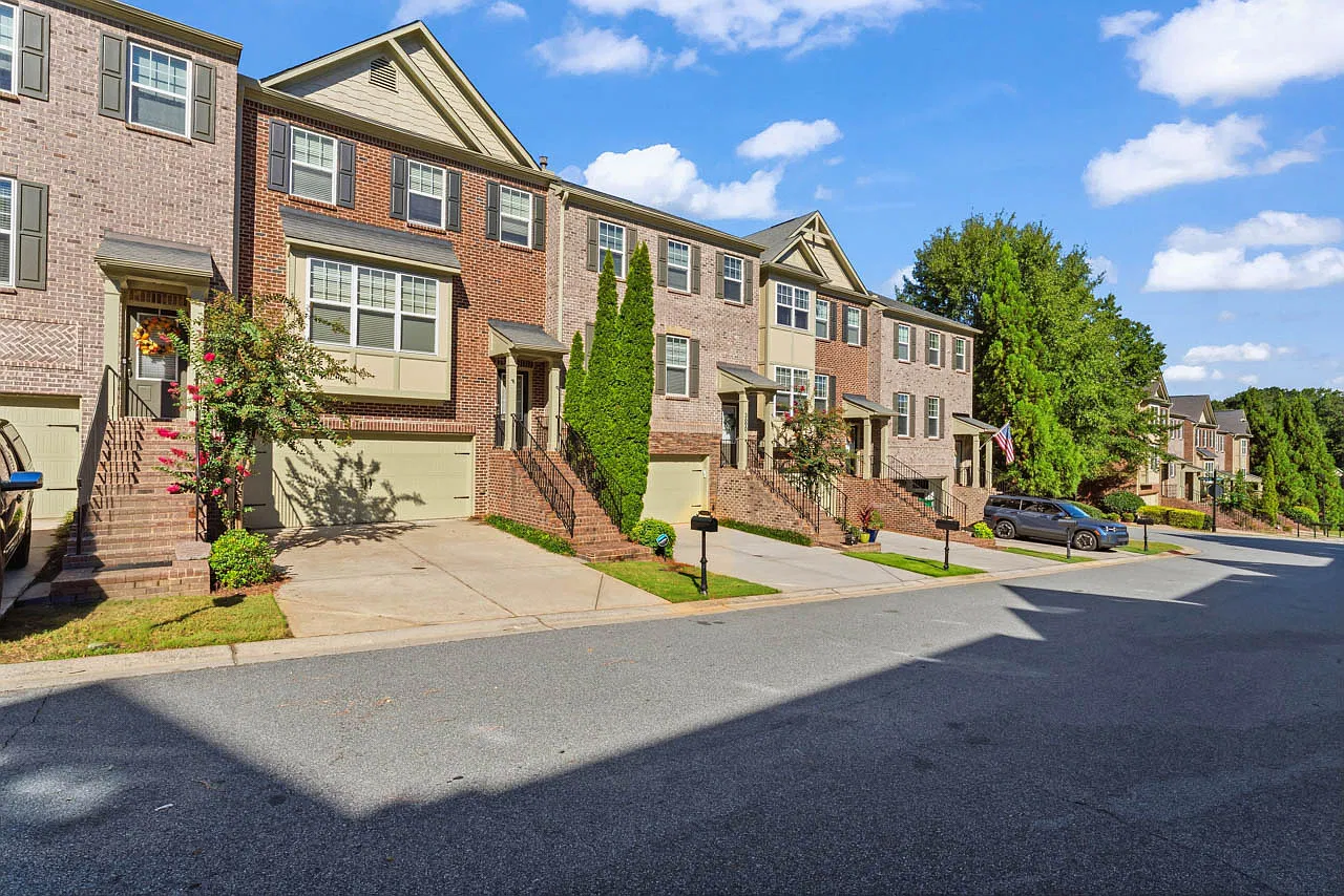 4 bed, 2152 sqft, $4,000 — Photo 1