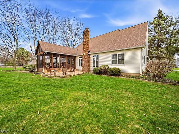 3rd image of 8028 Eleanor Ct