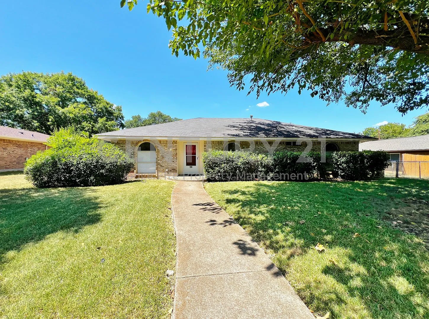 Lovely 3/2/2 in DeSoto For Rent! — Photo 1