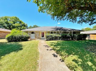 221 Connie Dr, Desoto, TX 75115