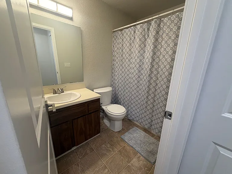 Carlynn Apartments — Photo 7